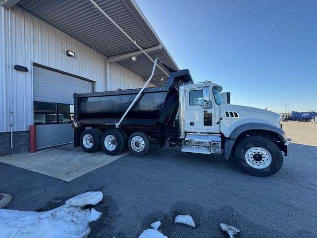 2020 Mack Granite - image 6