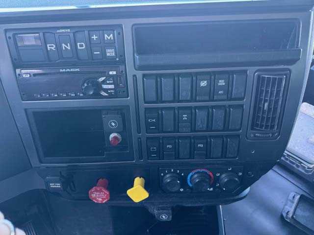 2020 Mack Granite - image 12