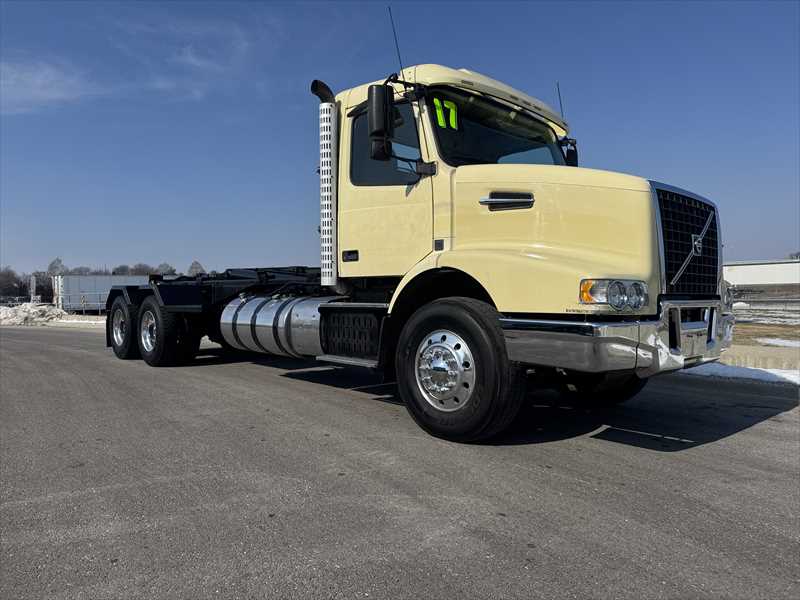 2017 Volvo - image 5