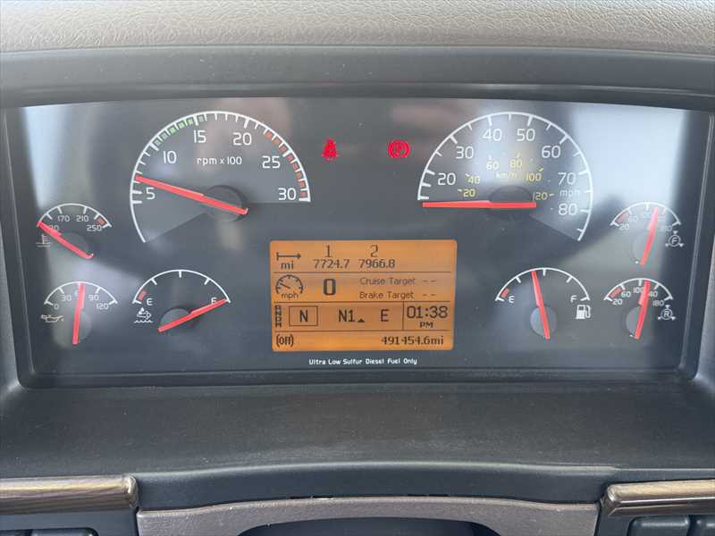 2017 Volvo - image 12