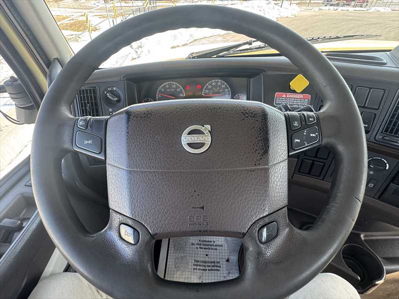 2017 Volvo - image 11