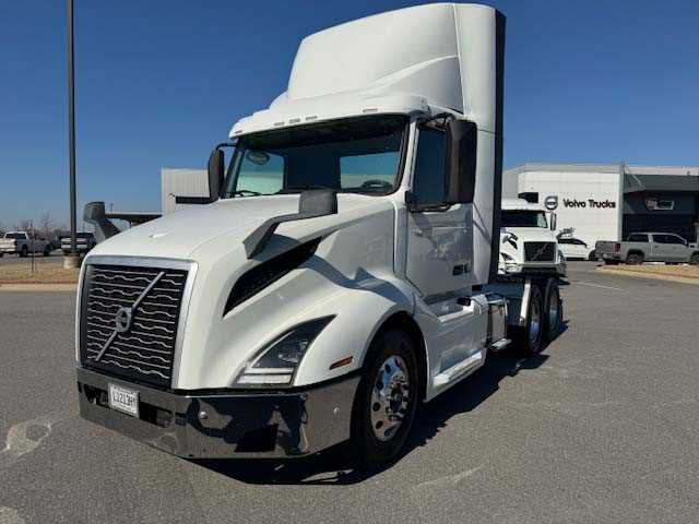 2020 Volvo - image 1