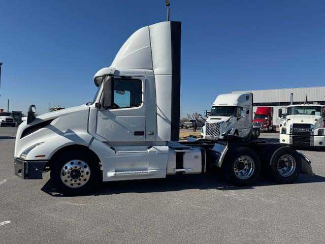 2020 Volvo - image 2