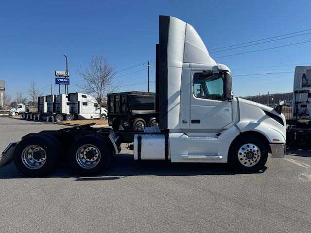 2020 Volvo - image 5