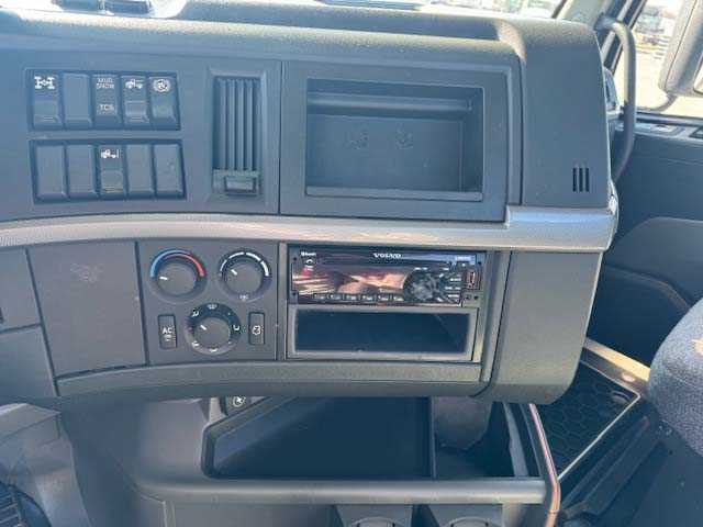 2020 Volvo - image 9