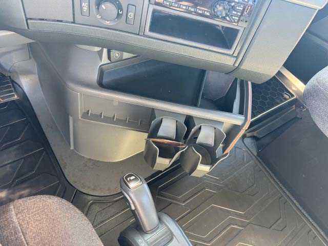 2020 Volvo - image 10