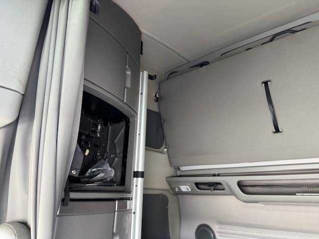 2023 Volvo - image 21