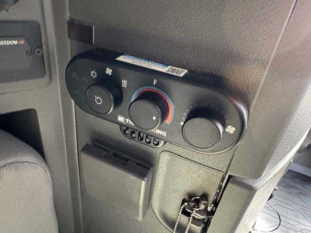 2023 Volvo - image 25