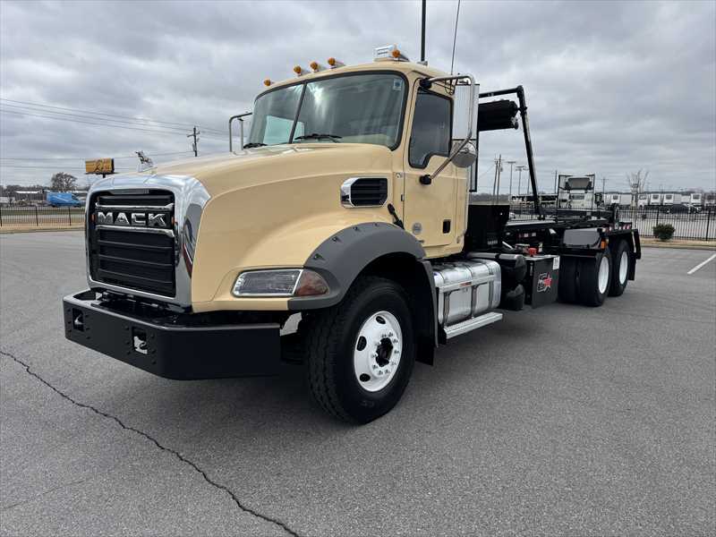 2025 Mack  GR64B