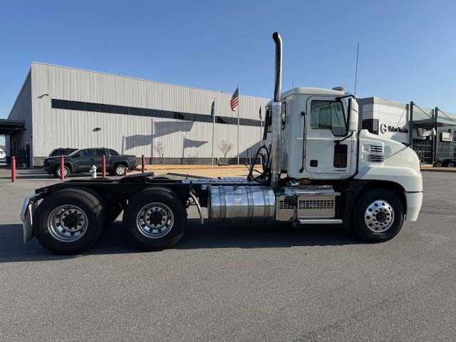 2022 Mack - image 5