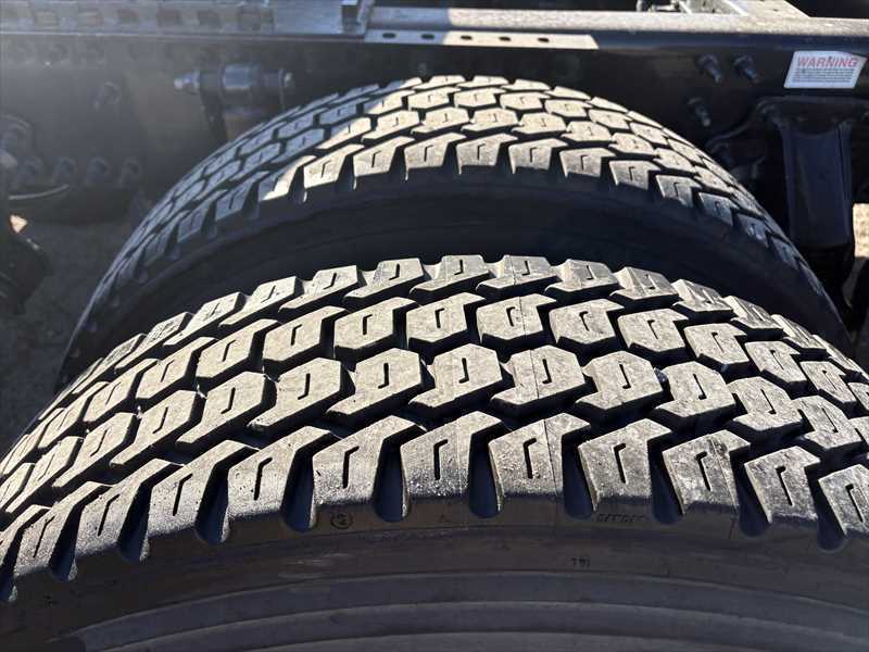 2021 Volvo - image 13