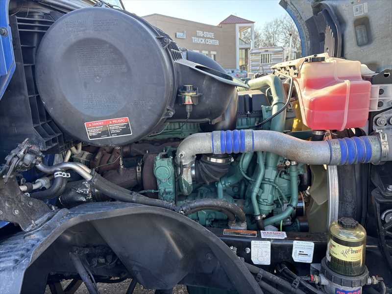 2021 Volvo - image 17