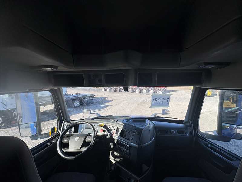 2021 Volvo - image 25