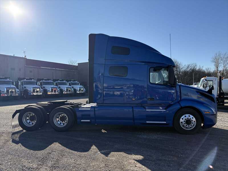 2021 Volvo - image 6