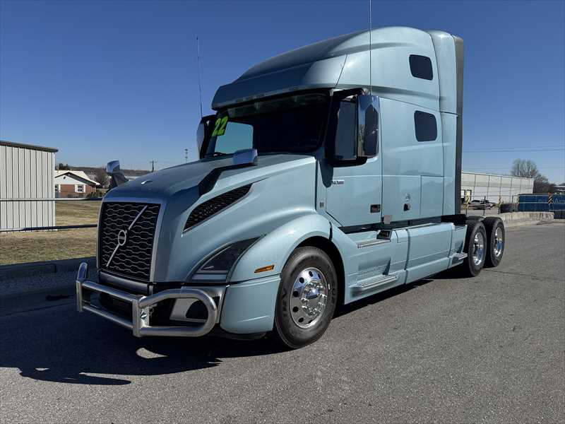 2021 Volvo - image 1