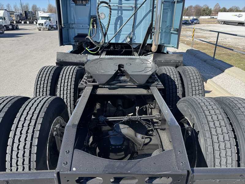 2021 Volvo - image 4