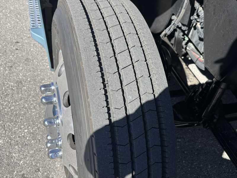 2021 Volvo - image 8