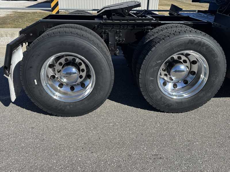 2021 Volvo - image 10