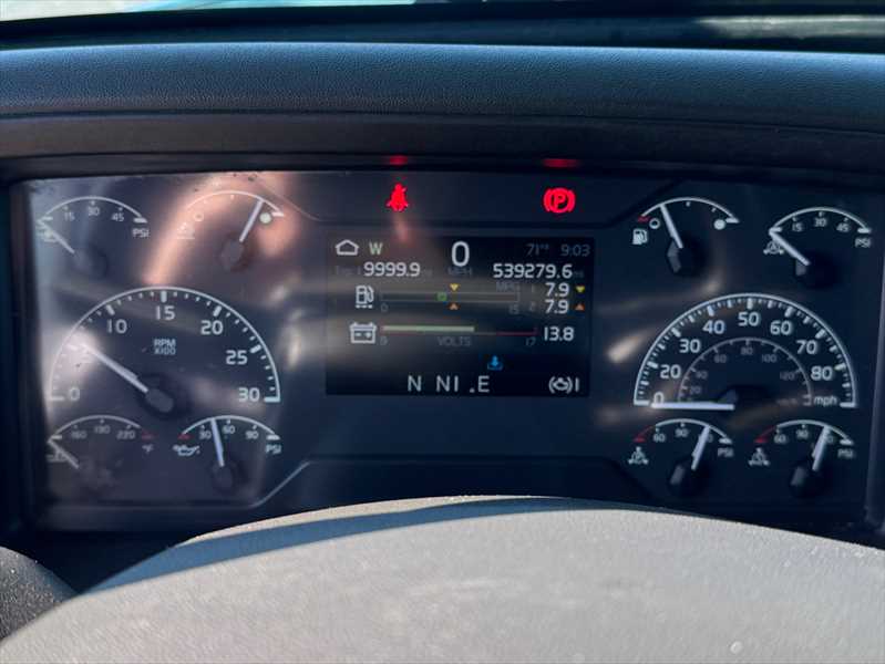 2021 Volvo - image 14