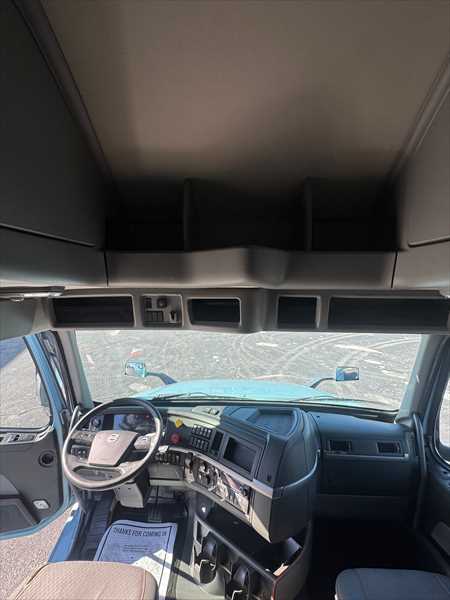 2021 Volvo - image 16