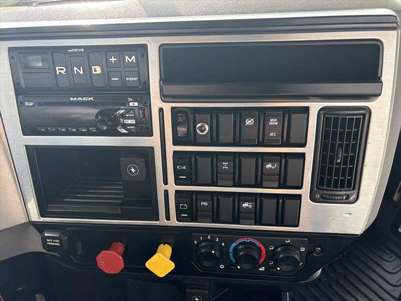 2020 Mack  PI64T