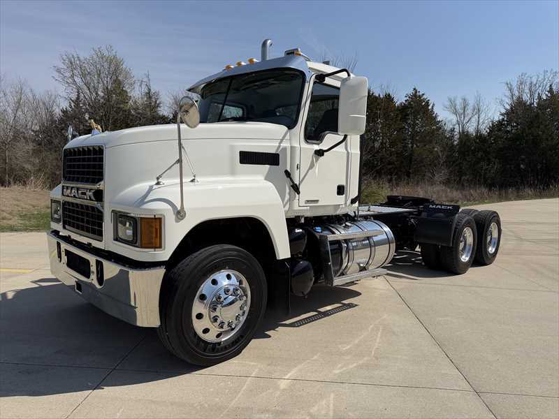 2024 Mack  PI64T