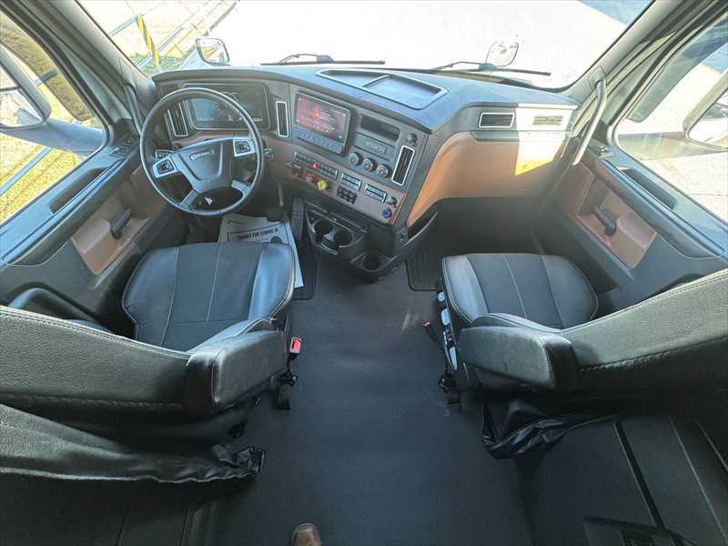 2025 Freightliner  Cascadia