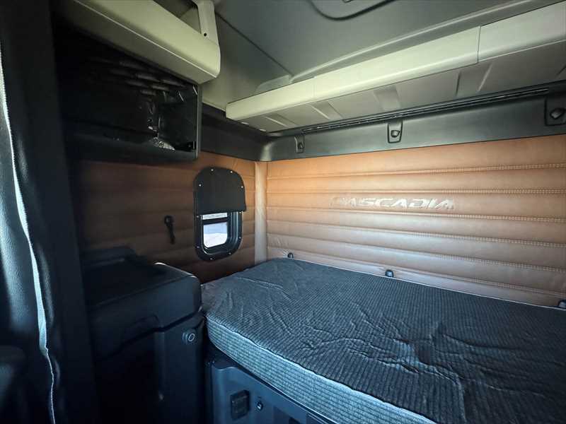 2025 Freightliner  Cascadia