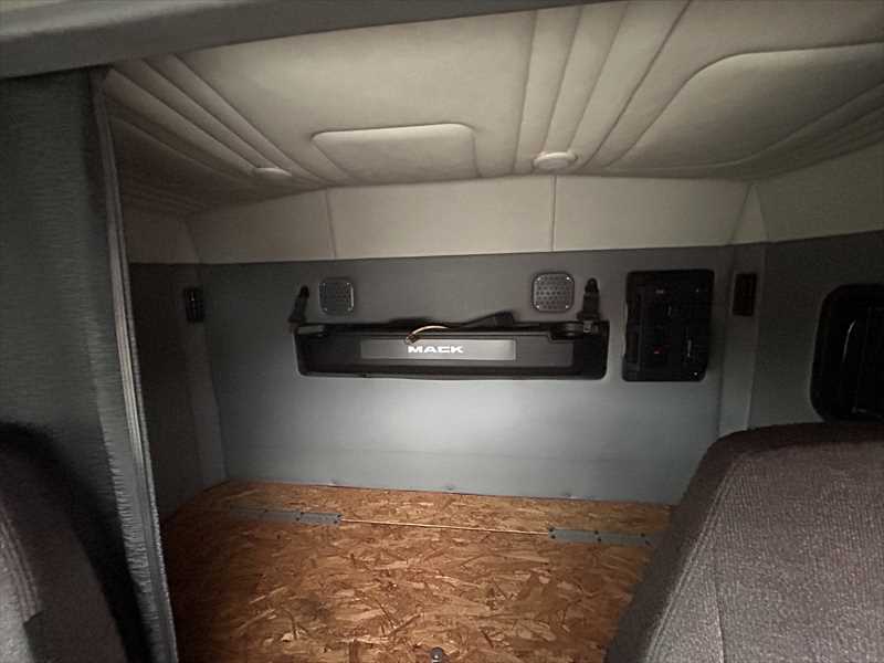 2020 Mack - image 14