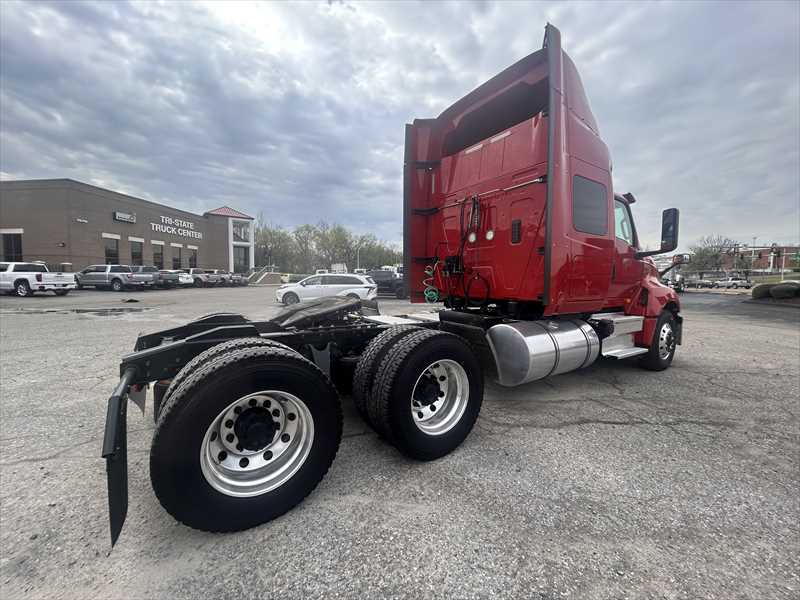 2021 International LT - image 5