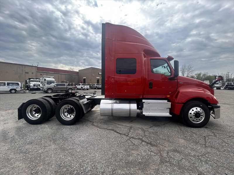 2021 International LT - image 6