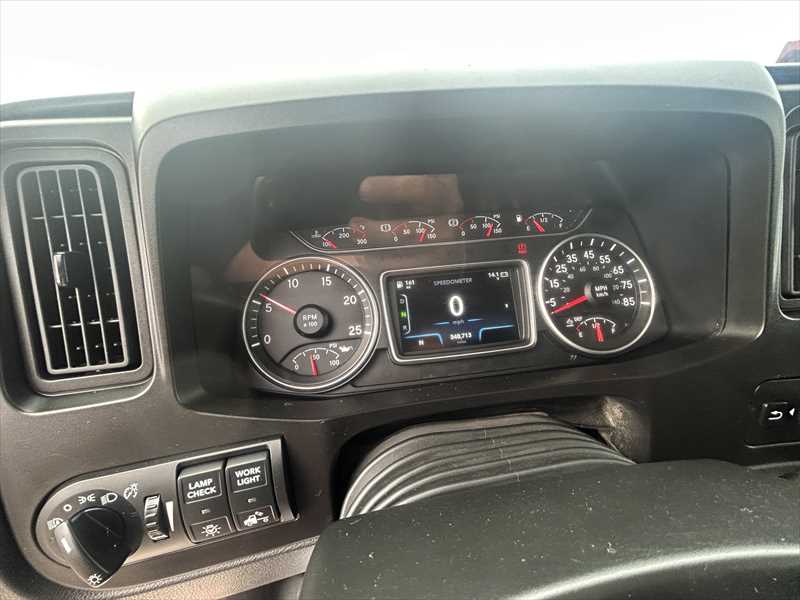 2021 International LT - image 10