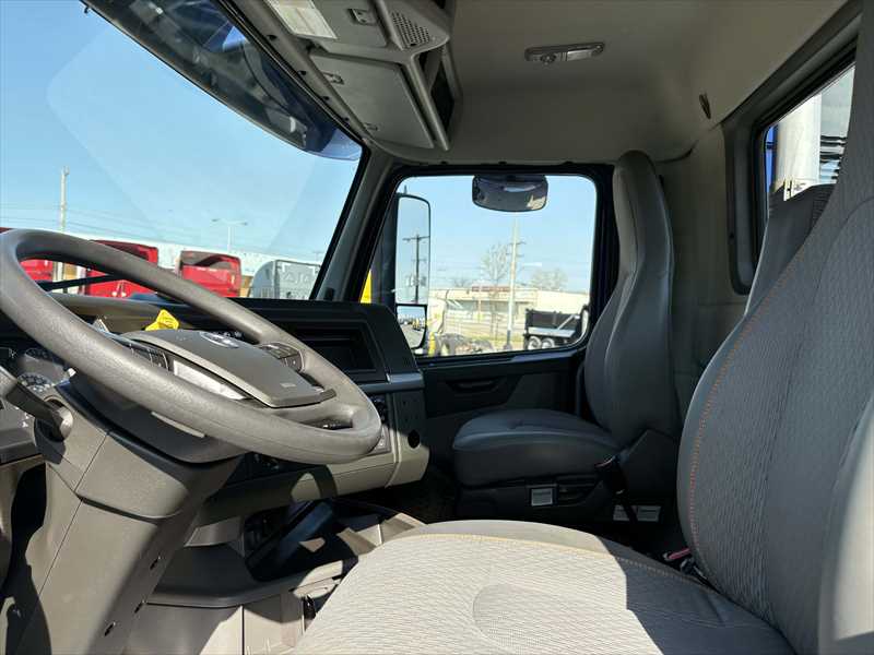 2024 Volvo  VNR64T300