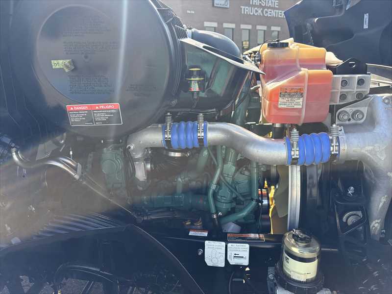 2024 Volvo  VNR64T300