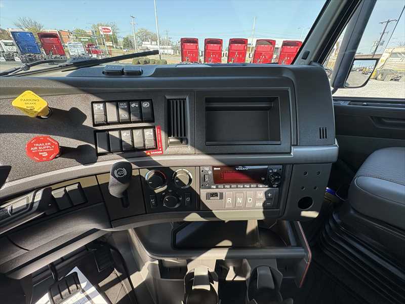 2024 Volvo  VNR64T300