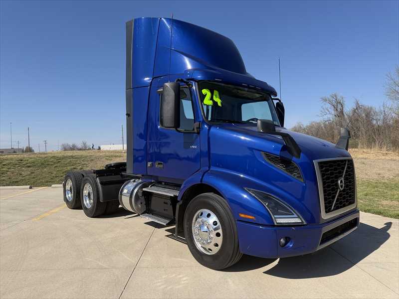 2024 Volvo  VNR64T300