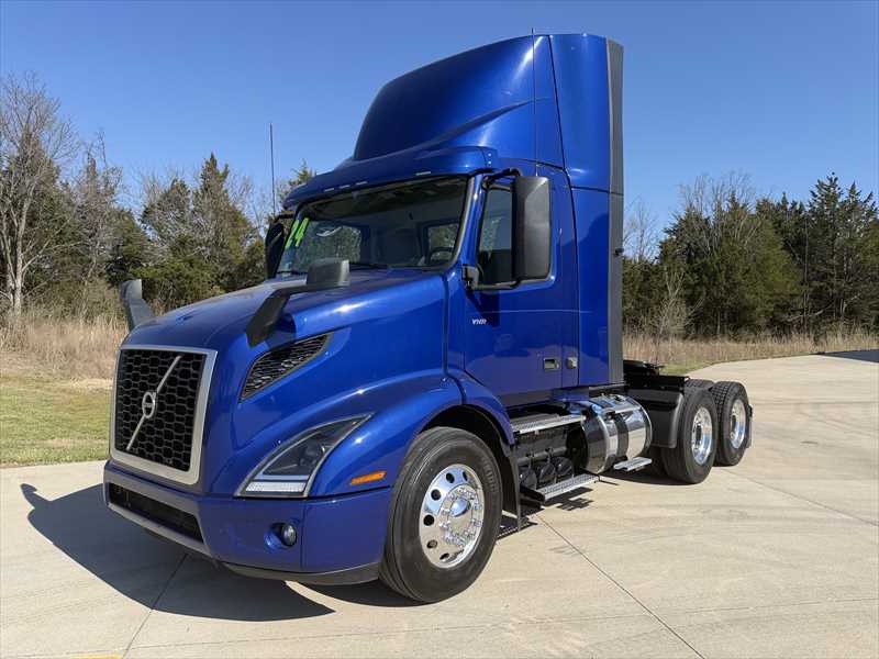 2024 Volvo  VNR64T300