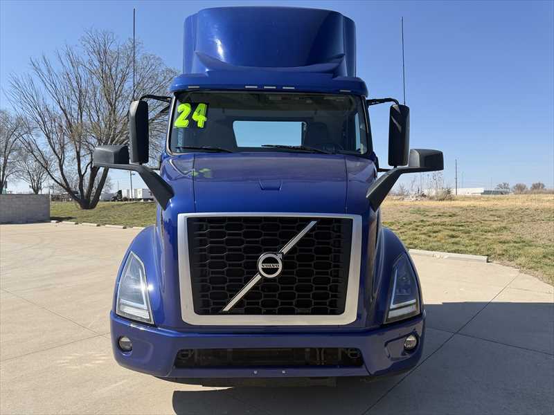 2024 Volvo  VNR64T300