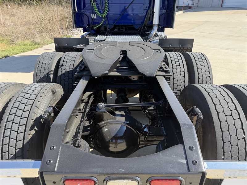 2024 Volvo  VNR64T300