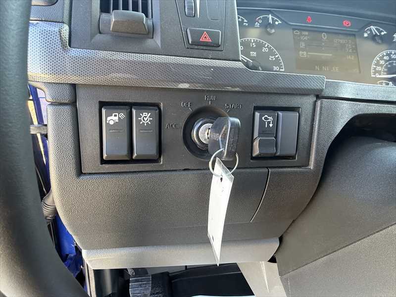 2024 Volvo  VNR64T300