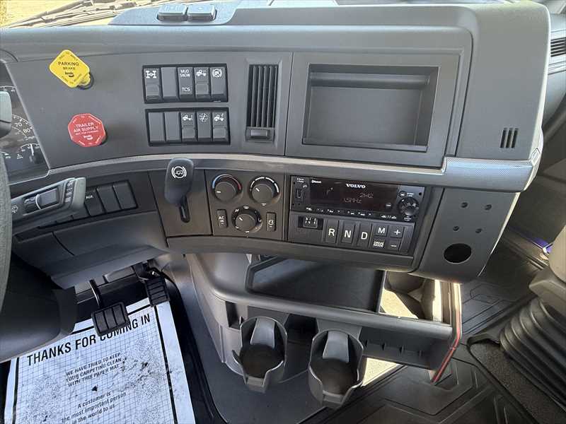 2024 Volvo  VNR64T300