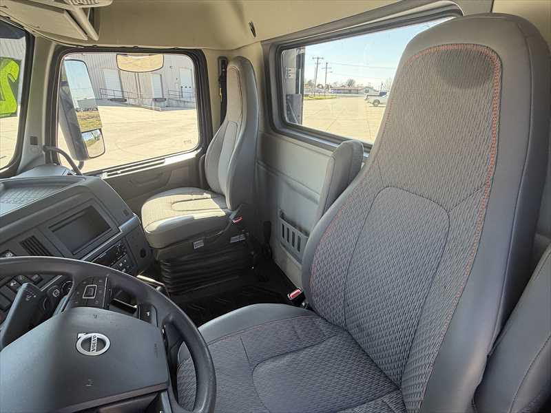 2024 Volvo  VNR64T300