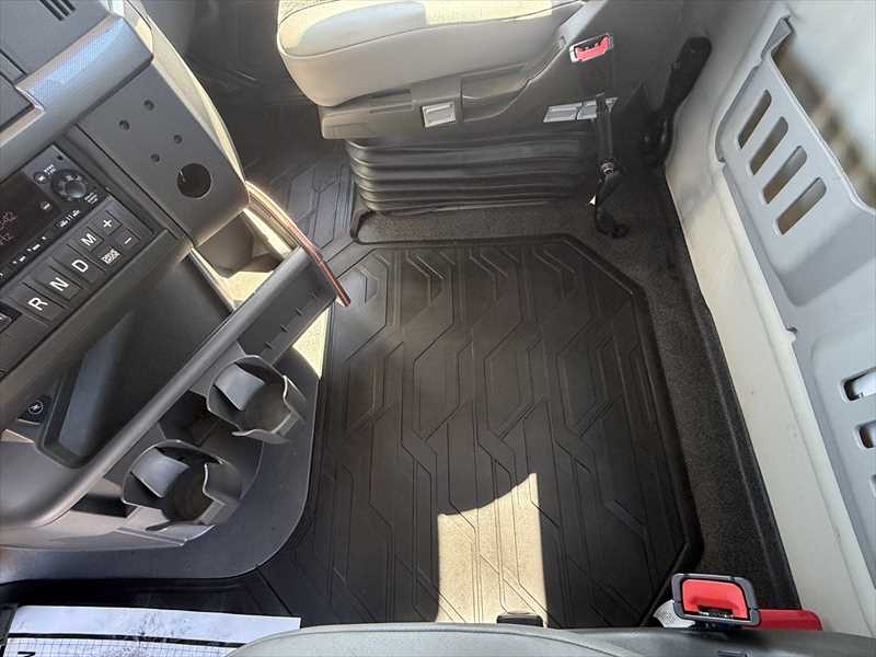 2024 Volvo  VNR64T300