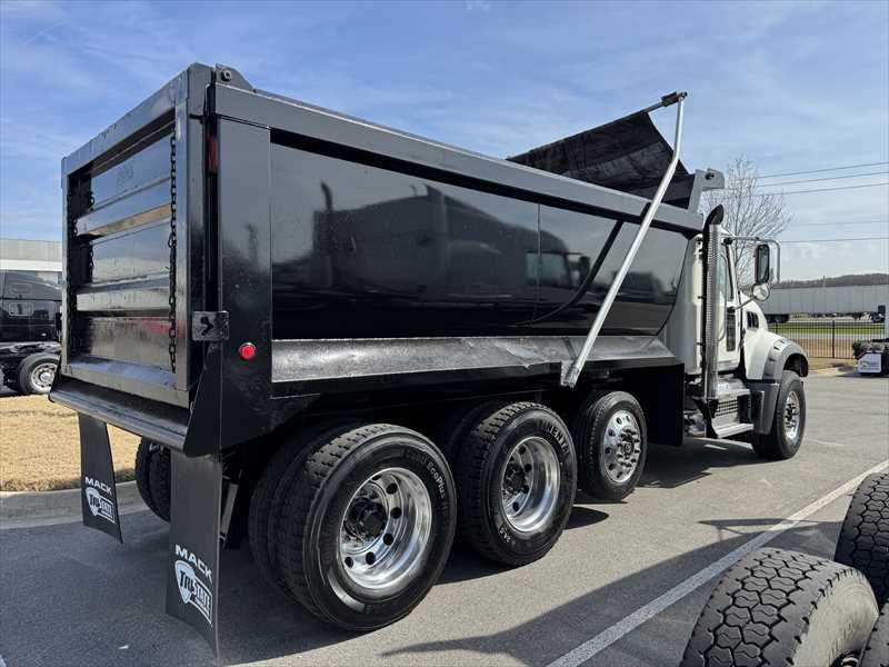 2020 Mack Granite - image 3