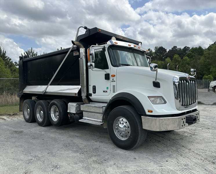 2021 International HX - image 3