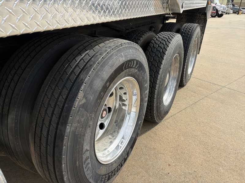 2021 International HX - image 5