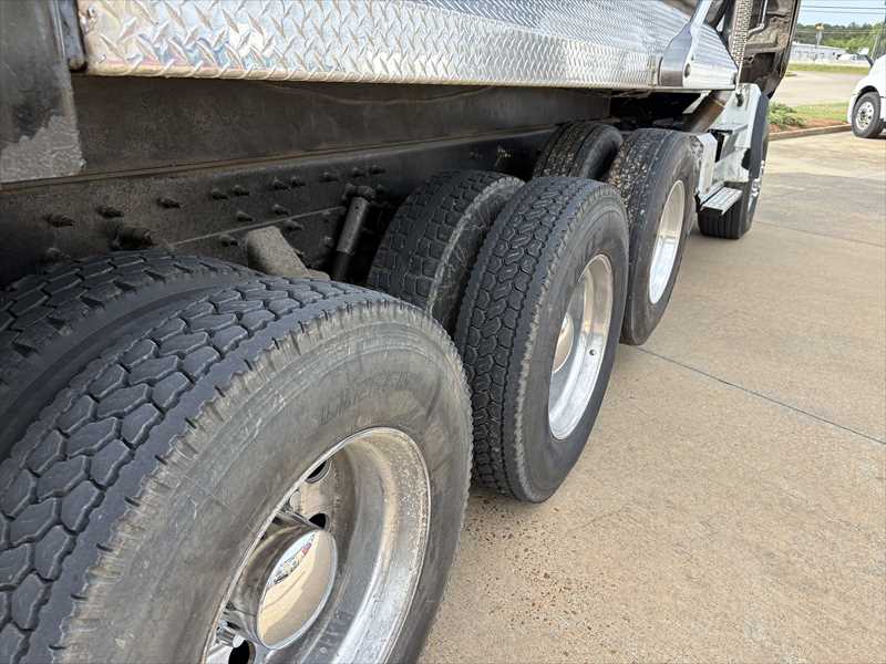 2021 International HX - image 6