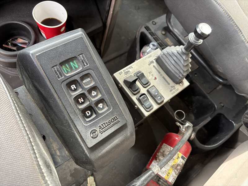 2021 International HX - image 11