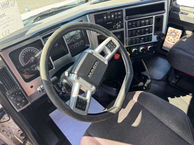 2020 Mack - image 10