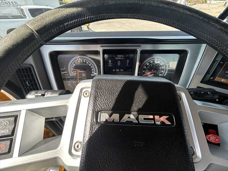2022 Mack  AN64T
